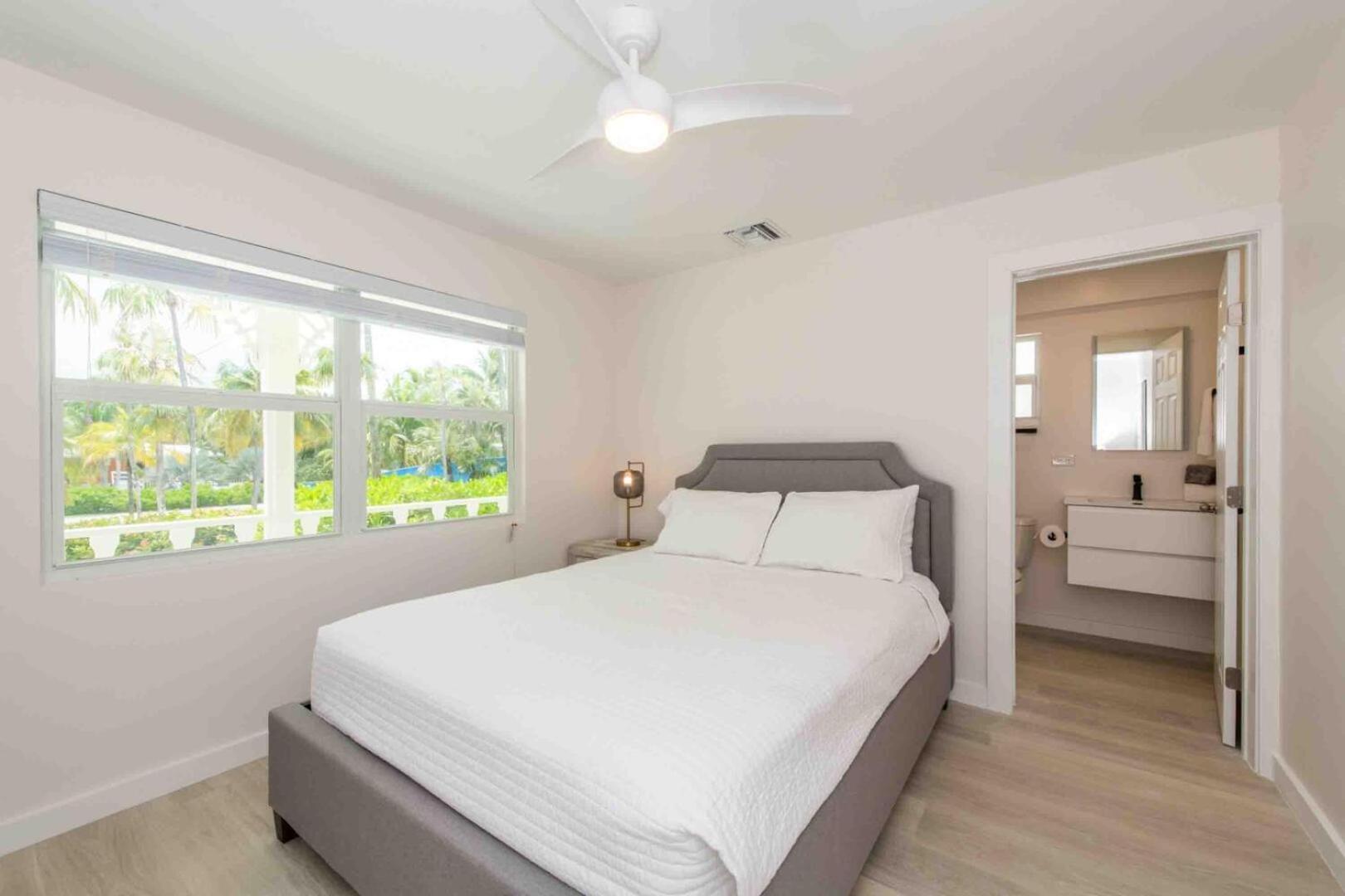 Thatch Hill - Renovated Beach House With Pool, Short Walk To The Rum Point Club Driftwood Village Bagian luar foto