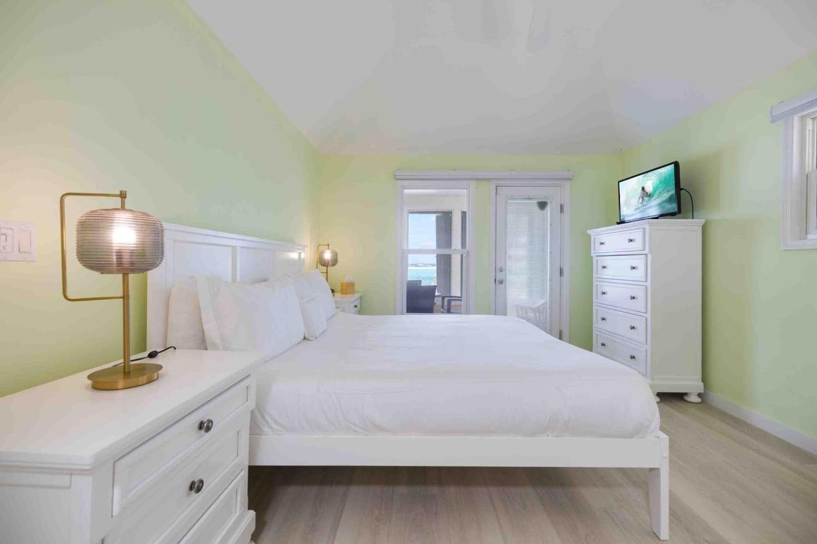 Thatch Hill - Renovated Beach House With Pool, Short Walk To The Rum Point Club Driftwood Village Bagian luar foto
