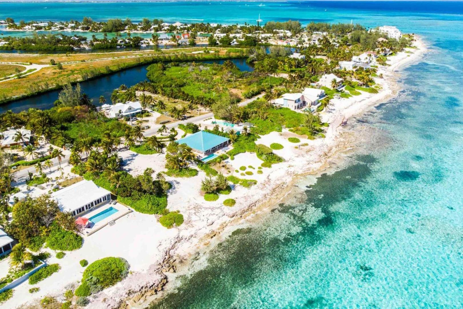 Thatch Hill - Renovated Beach House With Pool, Short Walk To The Rum Point Club Driftwood Village Bagian luar foto