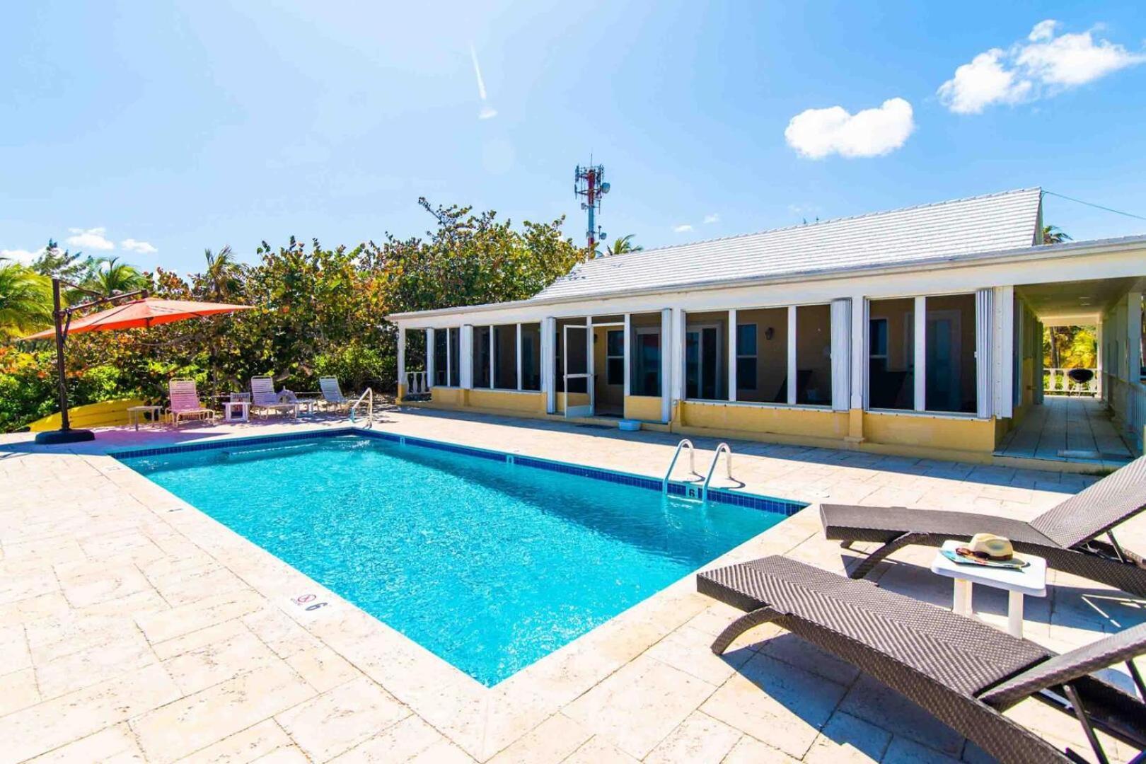 Thatch Hill - Renovated Beach House With Pool, Short Walk To The Rum Point Club Driftwood Village Bagian luar foto