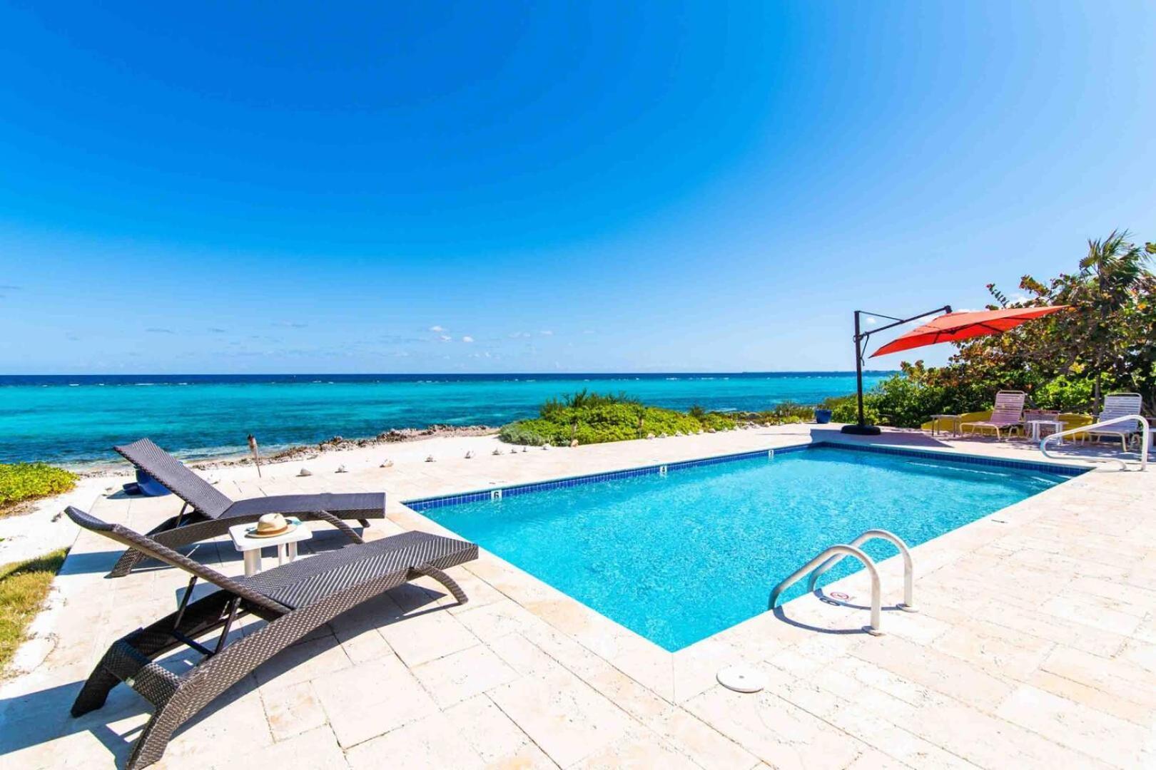 Thatch Hill - Renovated Beach House With Pool, Short Walk To The Rum Point Club Driftwood Village Bagian luar foto