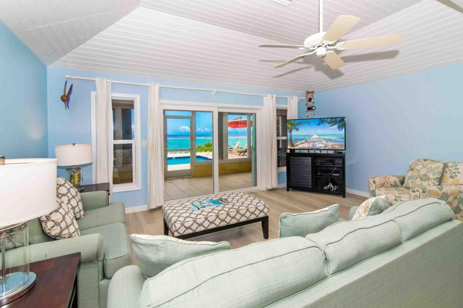 Thatch Hill - Renovated Beach House With Pool, Short Walk To The Rum Point Club Driftwood Village Bagian luar foto